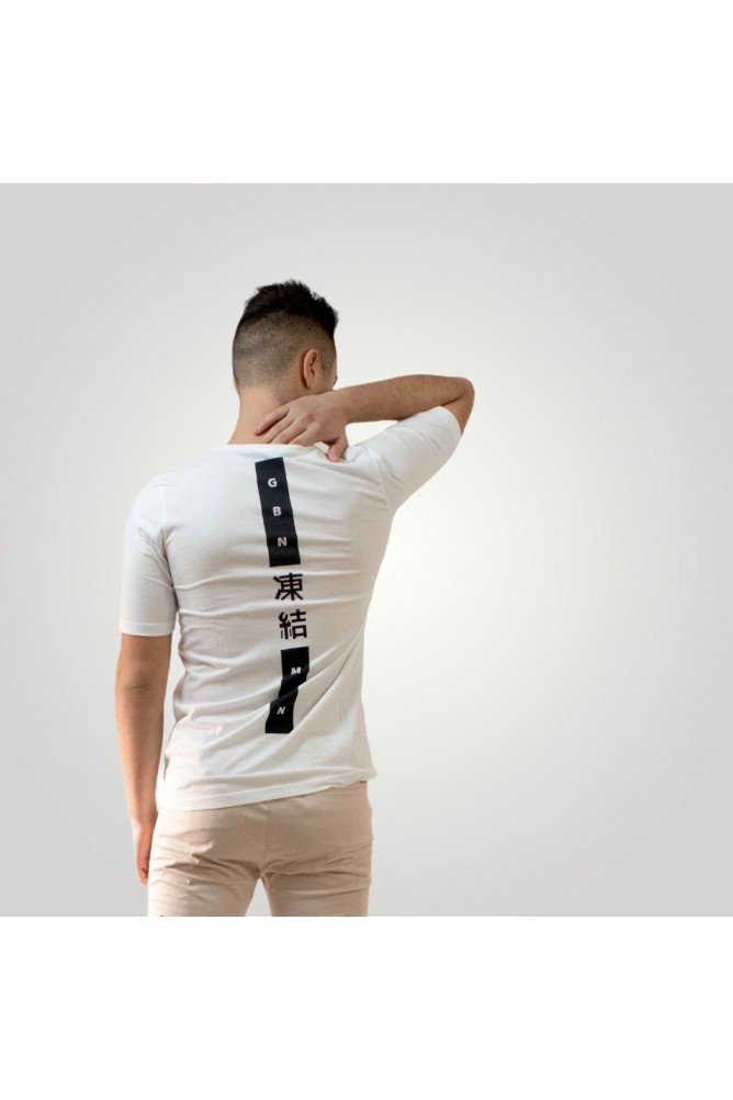 Λευκό κοντομάνικο t-shirt με τύπωμα στην πλάτη