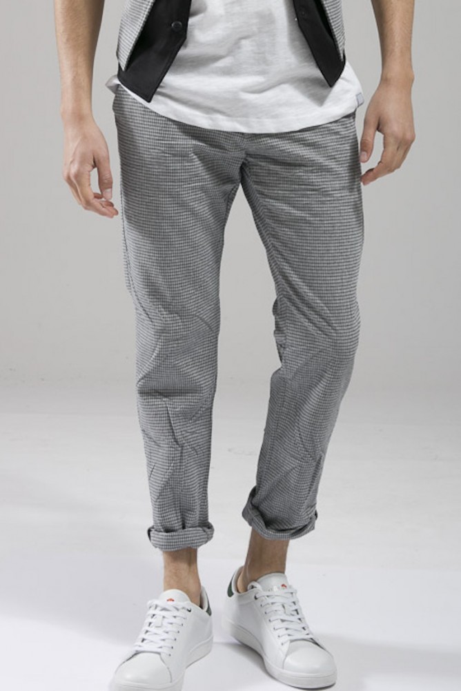Chinos trouser in grey dogtooth