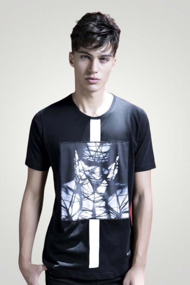 Shortsleeve t-shirt with faceprint