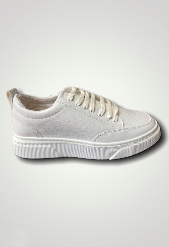 White Sneaker 
